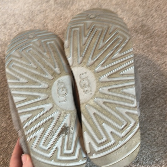 Grey Ugg boots with bows on side - Picture 3 of 7